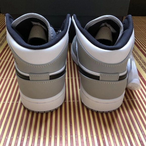 Air Jordan 1 Mid Light Smoke Grey main image 7